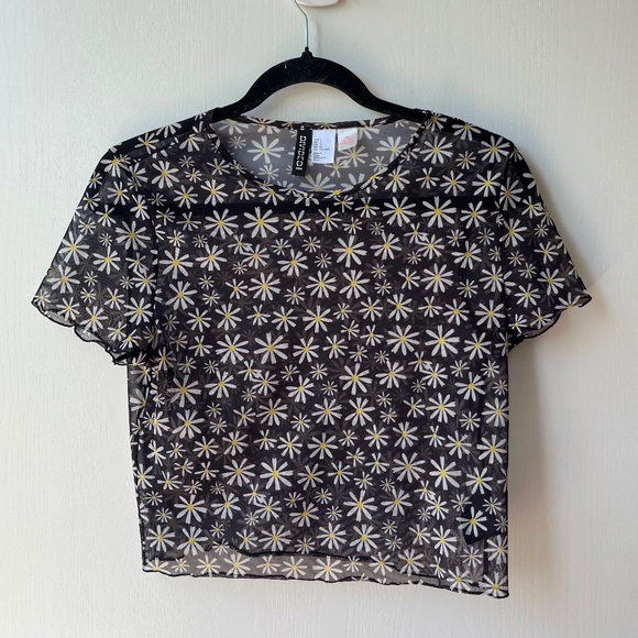Divided Tops - Divided Black and White Floral Crop Top